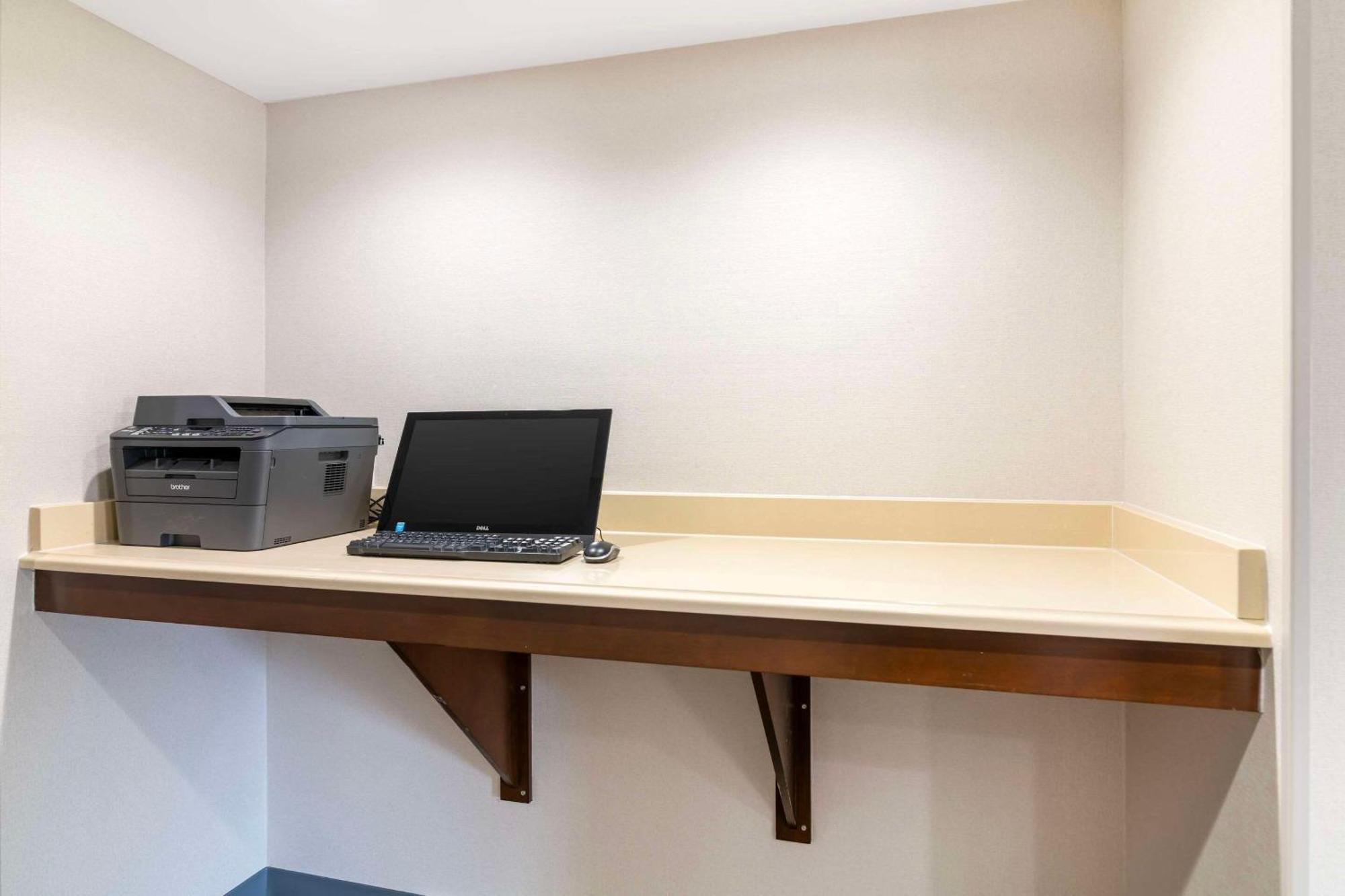 Comfort Inn Airport Manchester Extérieur photo