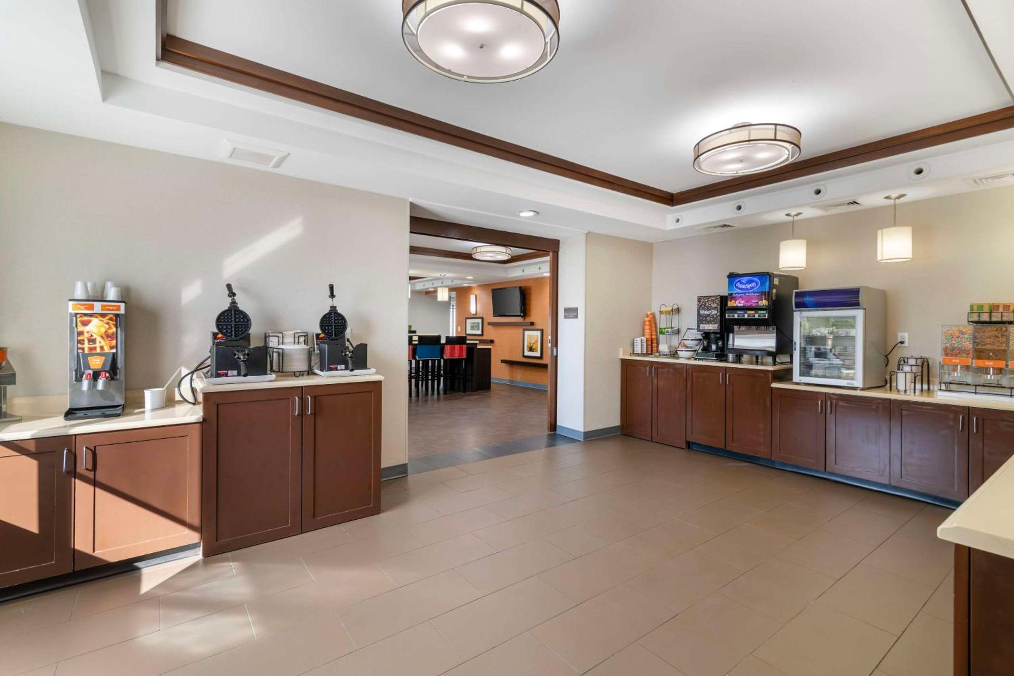 Comfort Inn Airport Manchester Extérieur photo