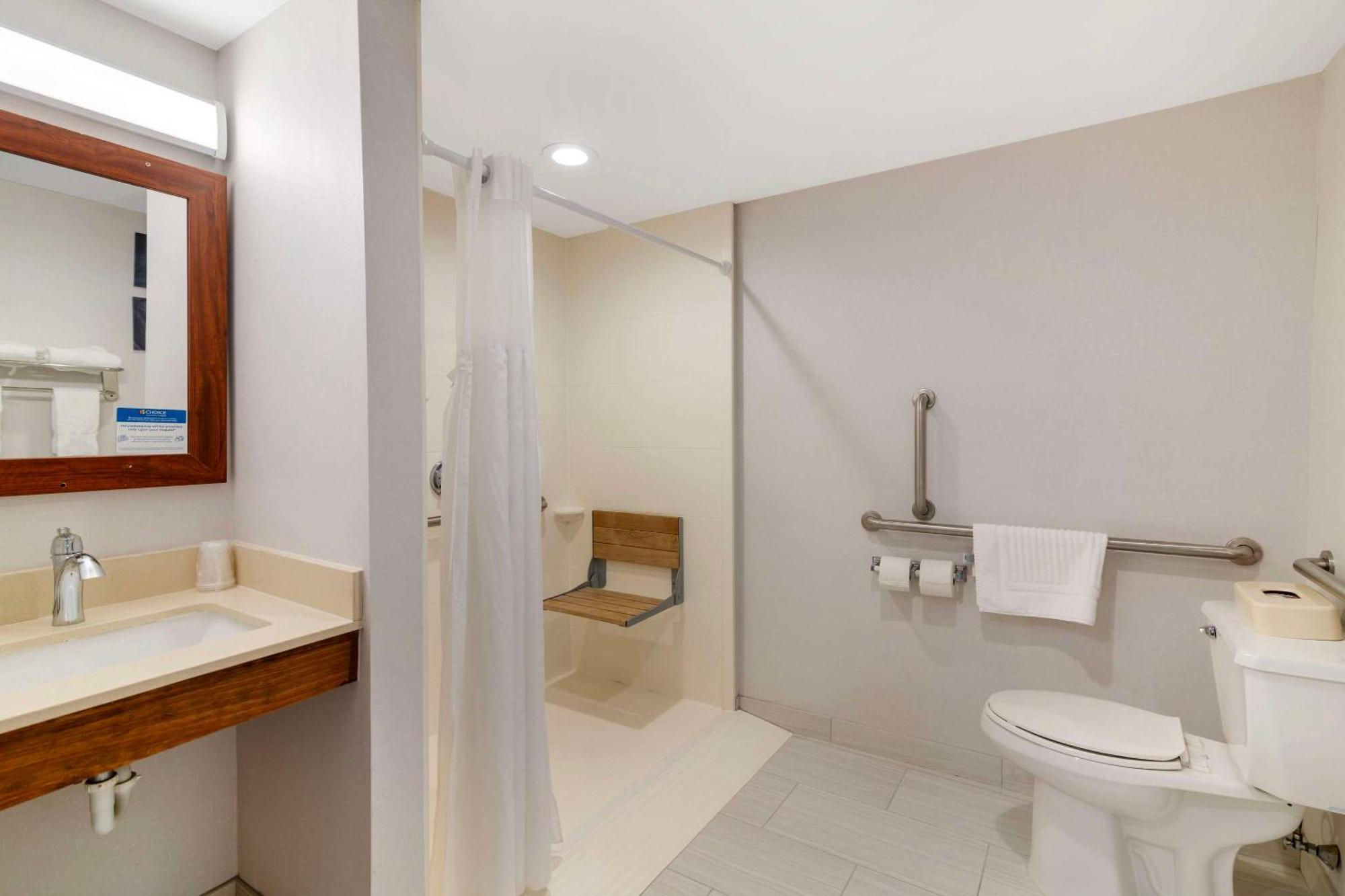 Comfort Inn Airport Manchester Extérieur photo